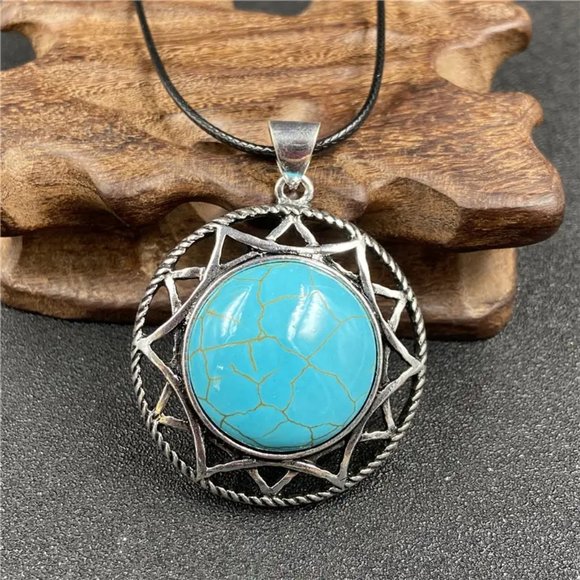 Round Turquoise Color Howlite Stone Pendant Necklace - Picture 1 of 2